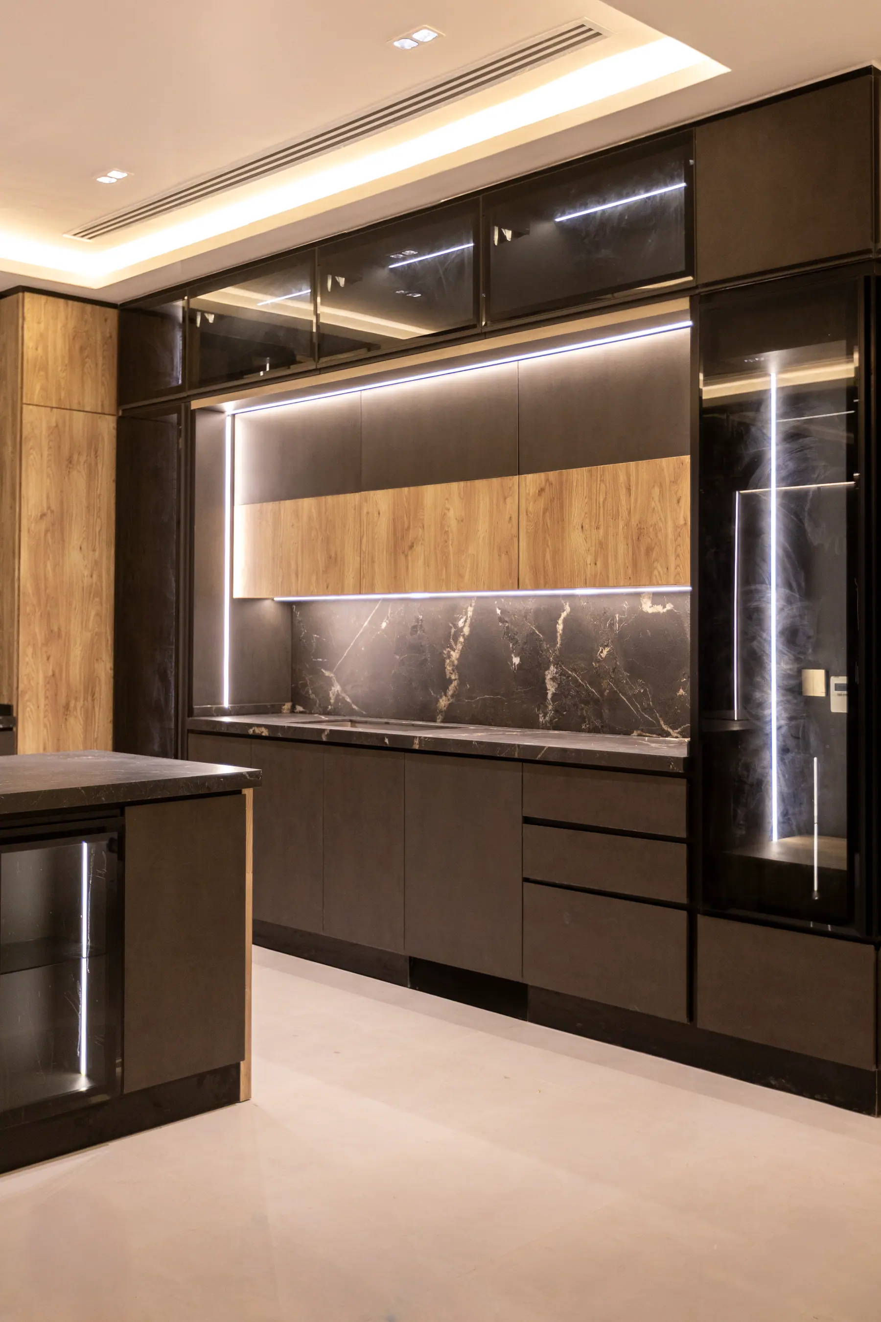 Modern aluminum kitchen island for Saudi homes