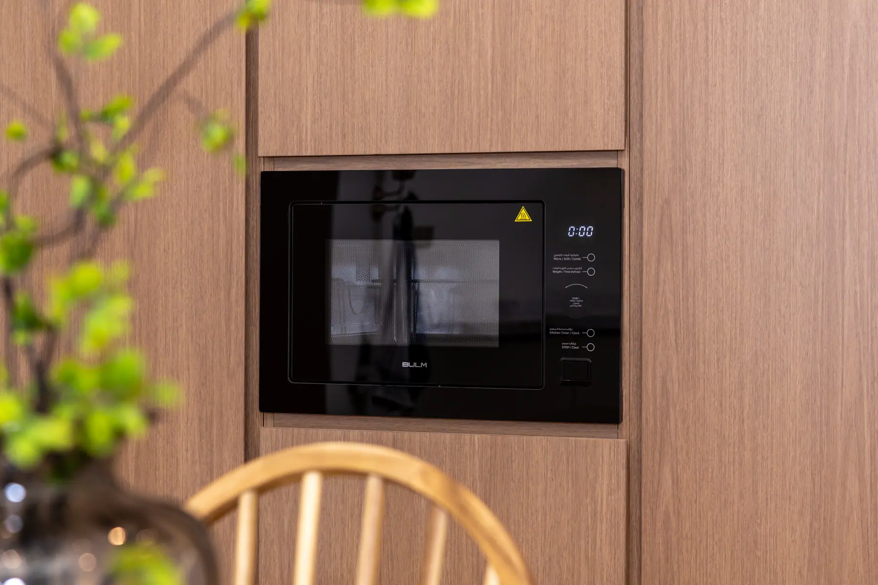 Comparison of kitchen cabinet materials: Aluminum vs Wood vs Acrylic